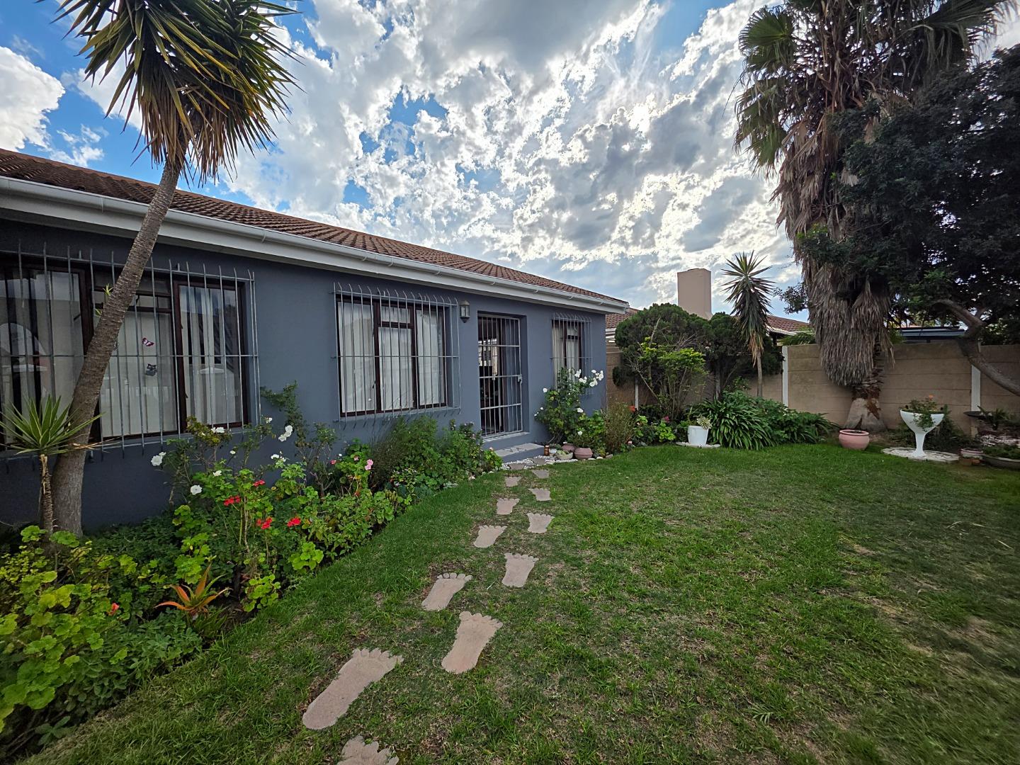 5 Bedroom House for Sale - Western Cape
