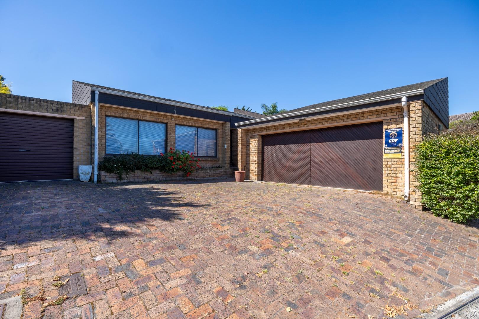 6 Bedroom House for Sale - Western Cape