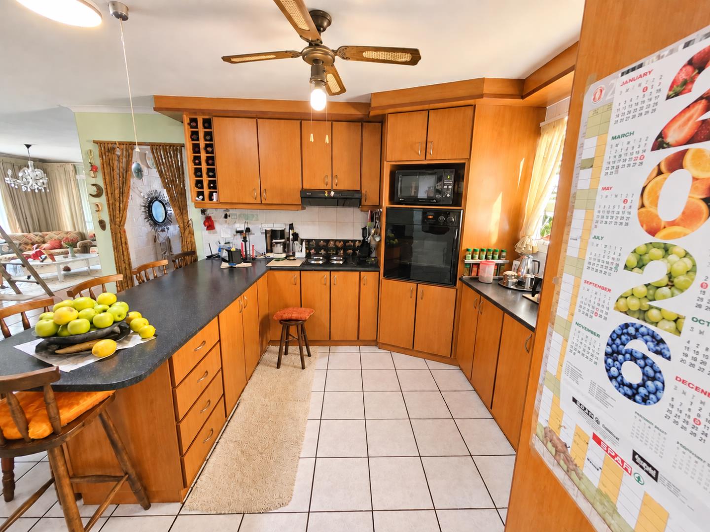 769079_cluttered_kitchen.png