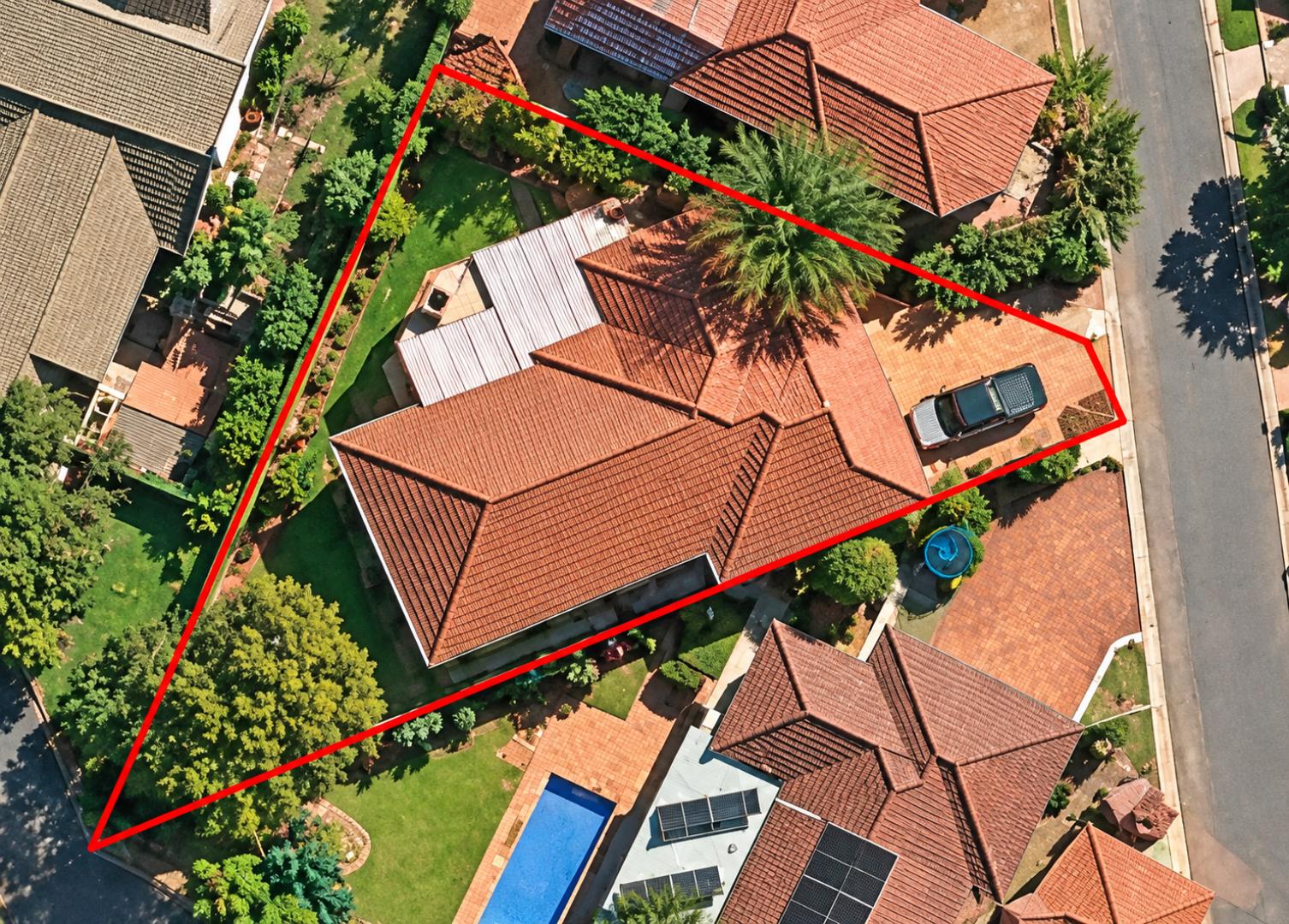 769436_Aerial_View_of_Red-Boundary_Garden_Home.png