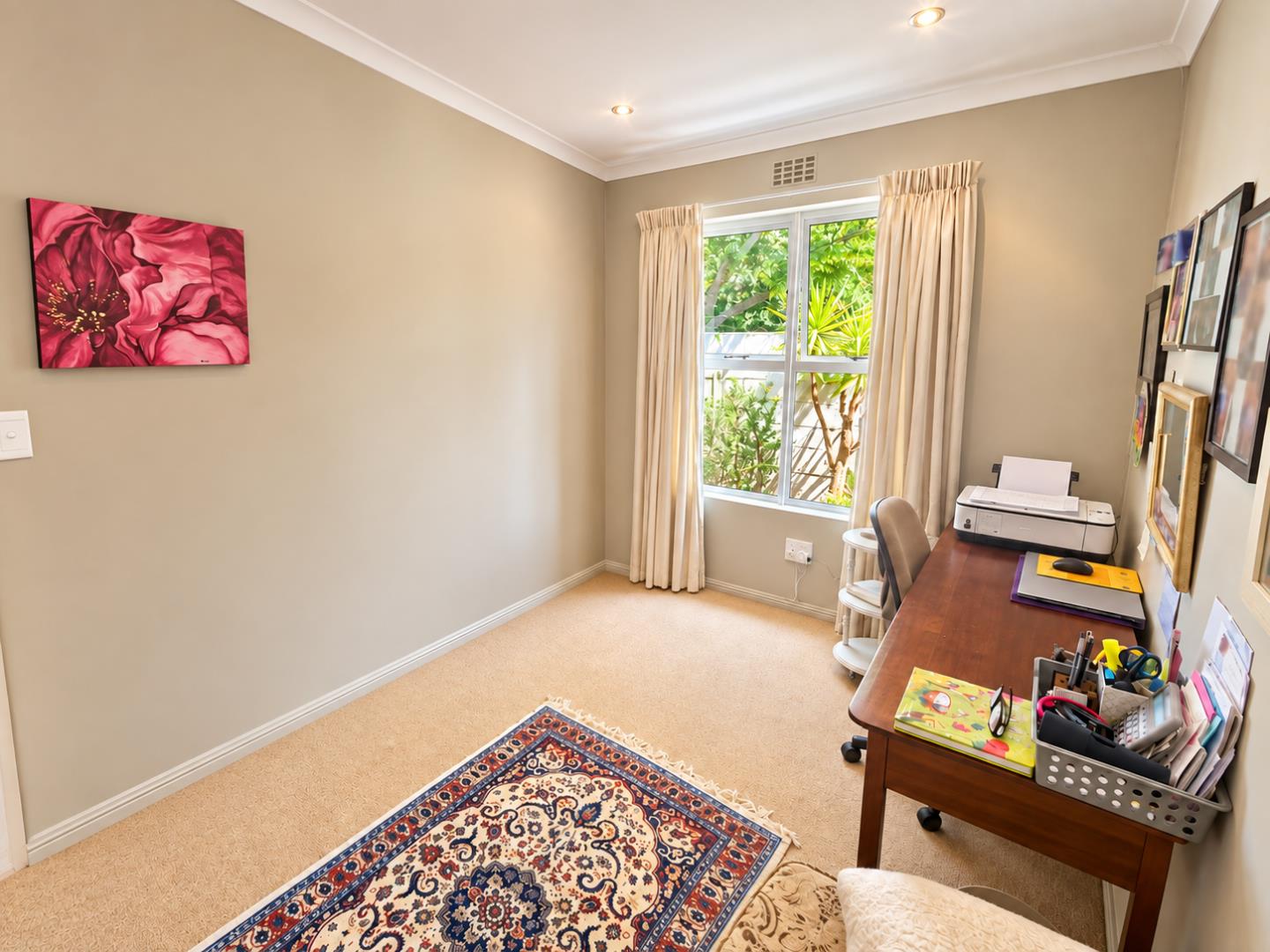 769441_Bright_Home_Study_with_Flower_Art.png