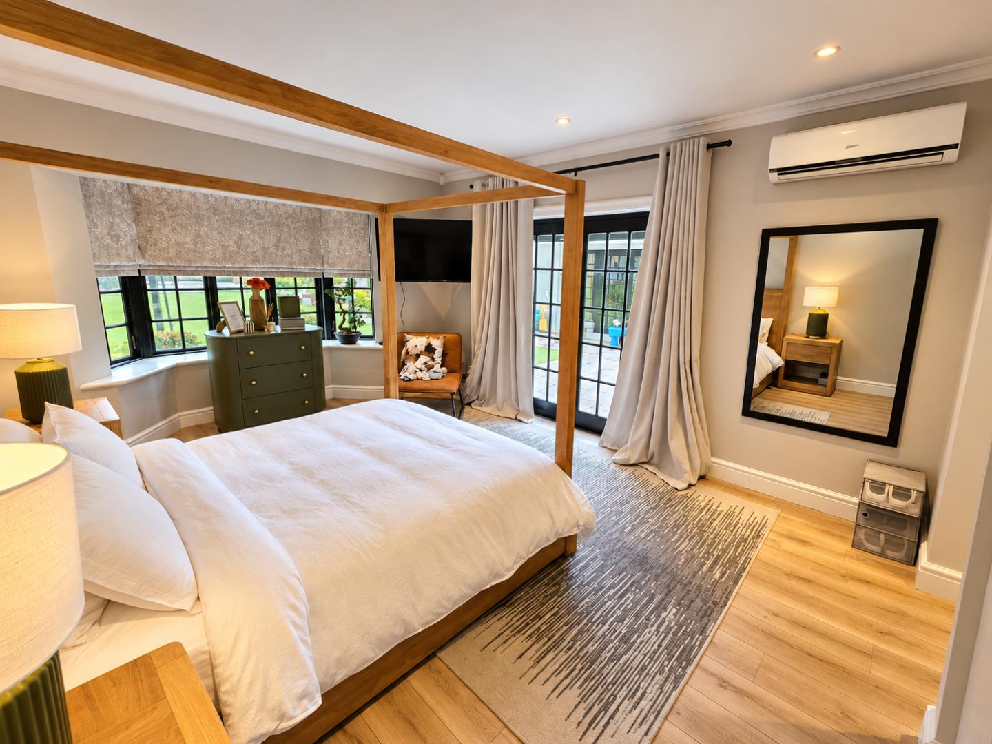 769572_Bright_Canopy_Bedroom_Retreat.png