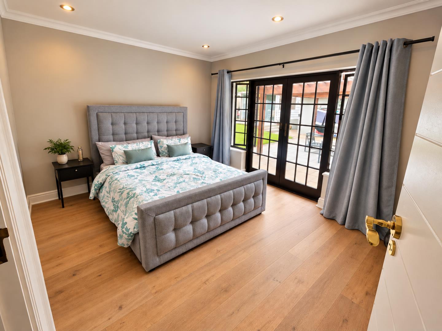 769572_Bright_Tidy_Bedroom_with_Botanical_Bedding.png