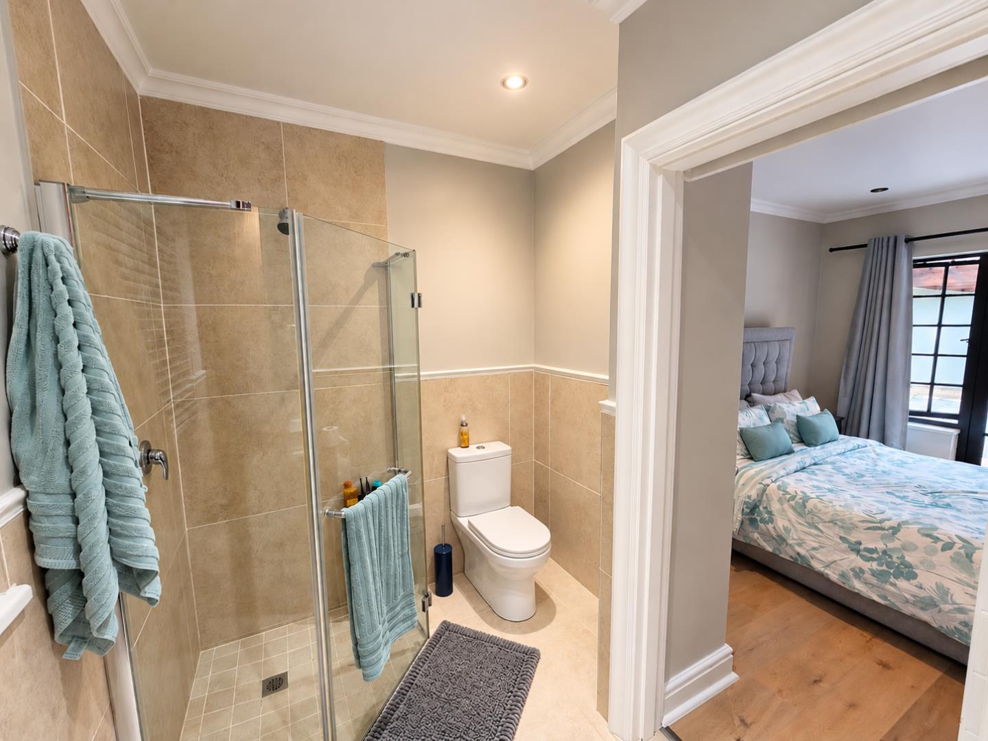 769572_Modern_Teal-Accented_En-Suite_Bathroom.png