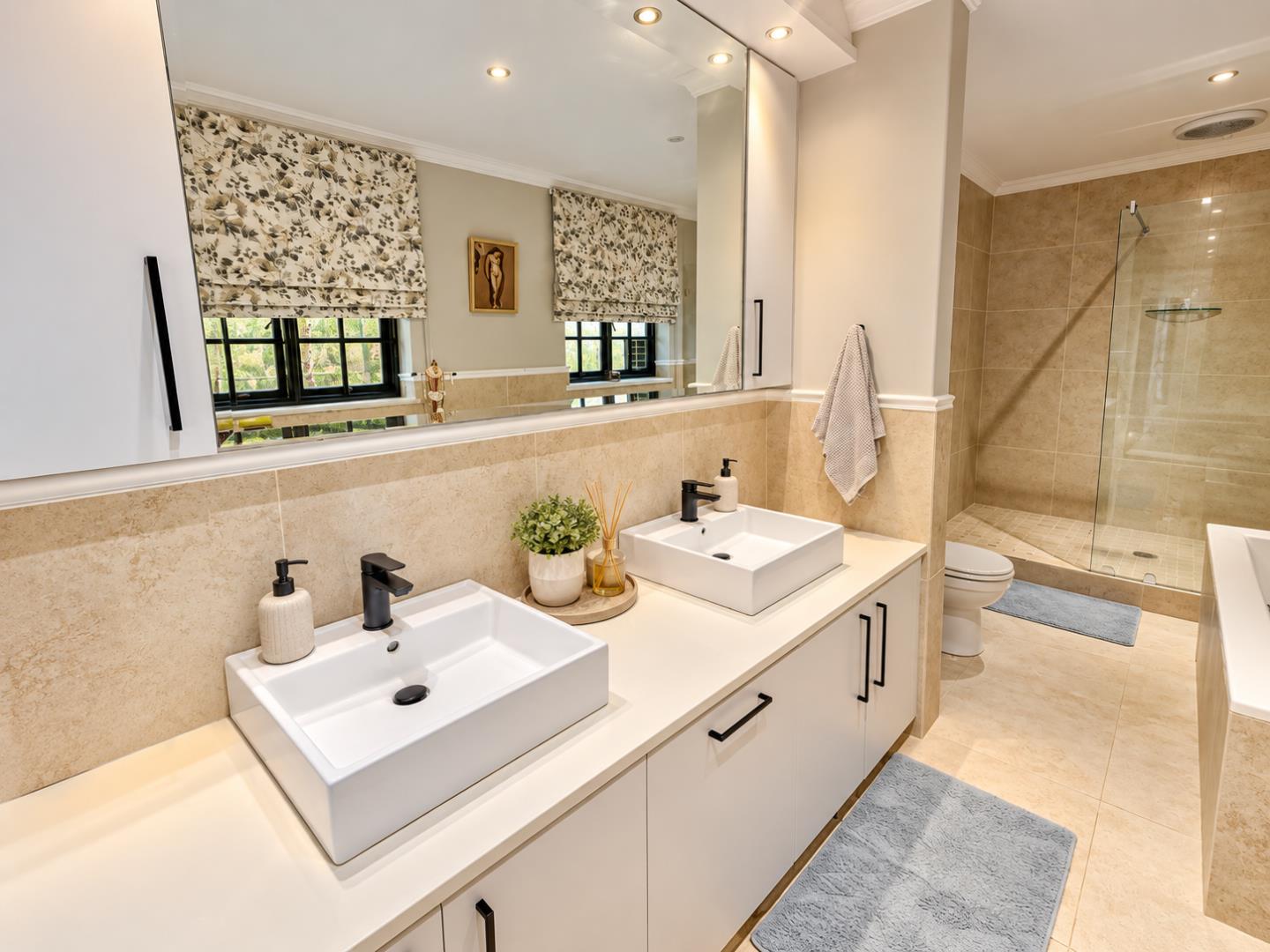 769572_Polished_Contemporary_Beige_Bathroom.png