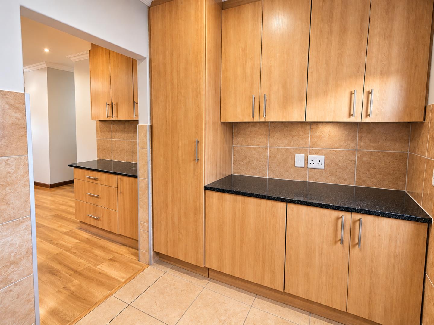 769601_Decluttered_Oak_Kitchen_Nook.png