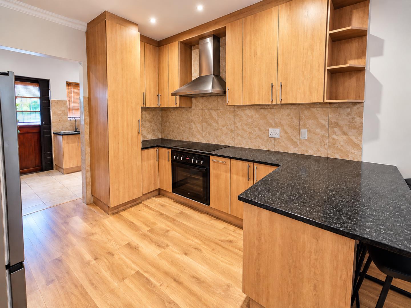 769601_Modern_Kitchen_Without_Under-Cabinet_Lighting.png