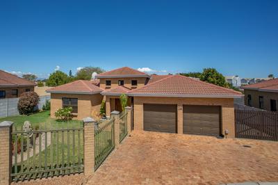 House For Sale in Sonstraal Heights, Durbanville